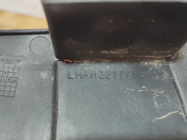 Кронштейн бампера левый Range Rover Sport L320