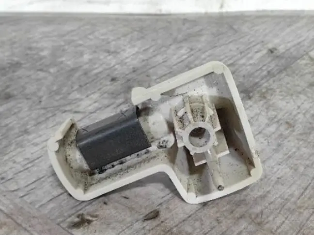 Крючок козырька левый Range Rover L322 02-12