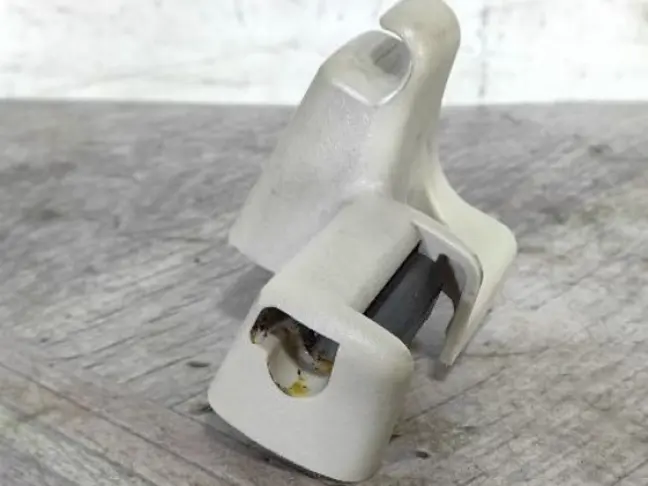 Крючок козырька левый Range Rover L322 02-12