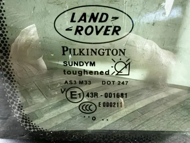 Форточка задняя правая Range Rover Sport L320