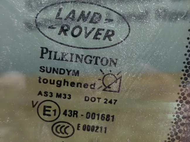 Форточка задняя левая Range Rover Sport L320