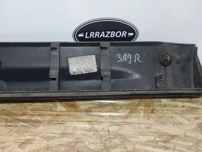 Молдинг двери задний правый Range Rover Sport 320