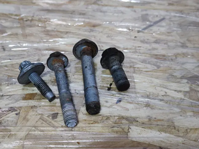 Болт большой канистра 5 л Land Rover