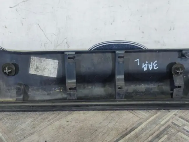 Молдинг двери задний левый  Range Rover Sport 320