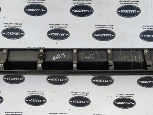 Молдинг передний левый  Range Rover Sport L320