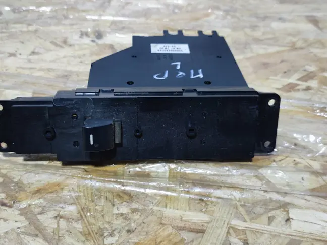 Блок стеклоподъемника ПРАВЫЙ РУЛЬ Range Rover 3