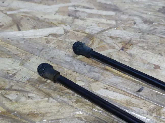 Амортизатор крышки багажника Range Rover 3 L322