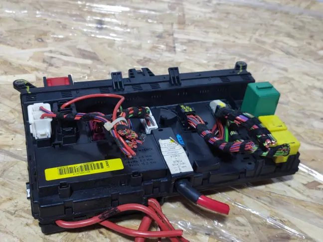 Блок предохранителей салонный Range Rover L322 05+