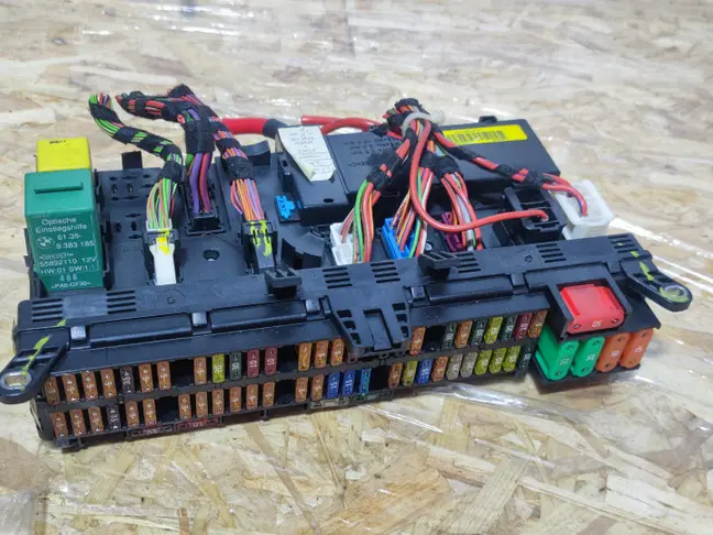 Блок предохранителей салонный Range Rover L322 05+