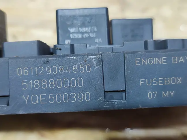 Блок предохранителей под капот Range Rover L322