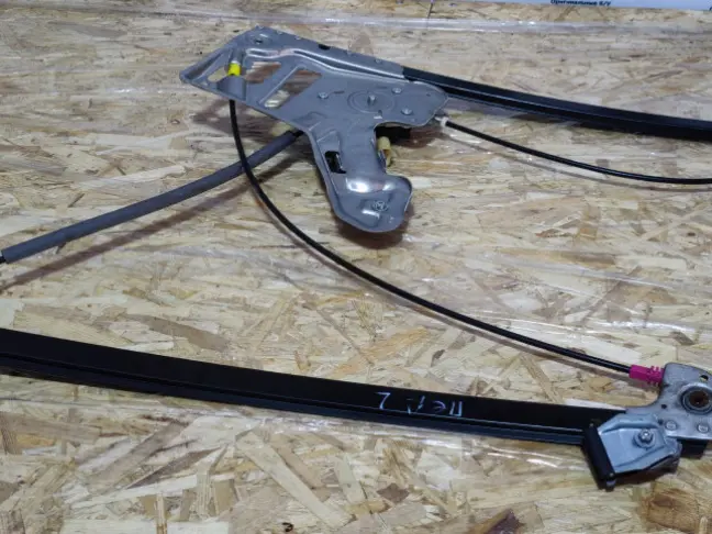 Стеклоподьемник передний левый Range Rover L322