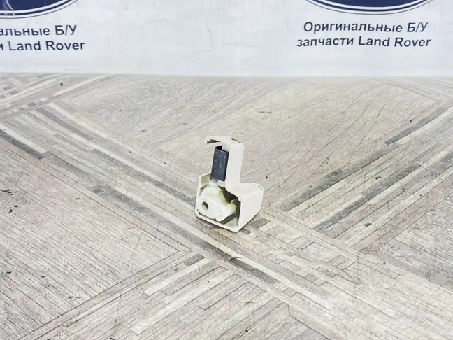 Крючок козырька правый Range Rover L322 02-12