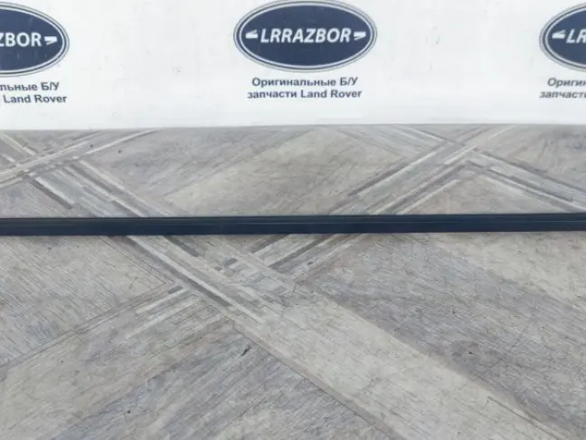 Молдинг стекла переднего левого Land Rover L322