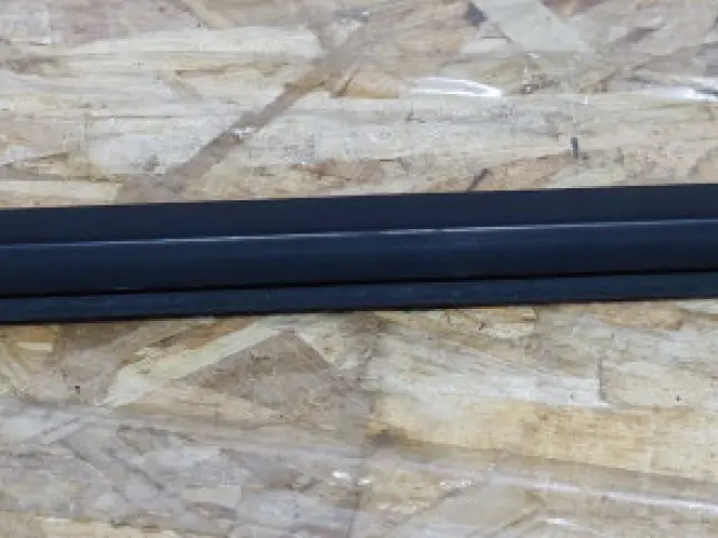 Молдинг стекла заднего правого Range Rover L322