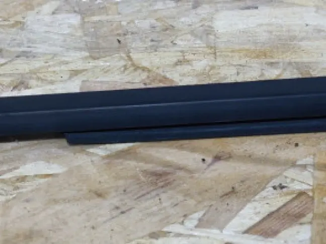 Молдинг стекла заднего правого Range Rover L322