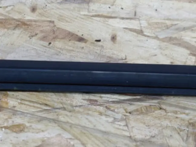 Молдинг стекла заднего правого Range Rover L322