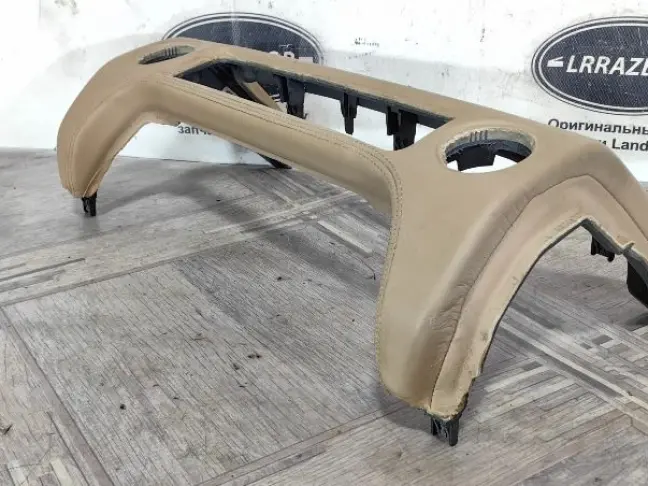 Вставка торпеды центр кожа Range Rover L322 07-12