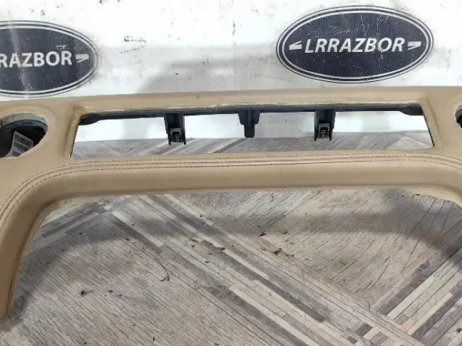 Вставка торпеды центр кожа Range Rover L322 07-12