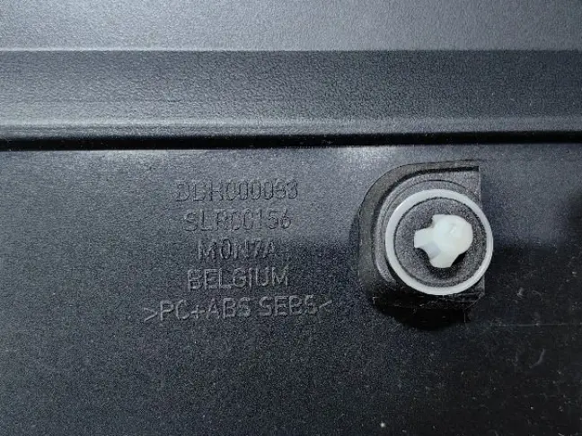 Молдинг стойки задний правый Range Rover 3 L322