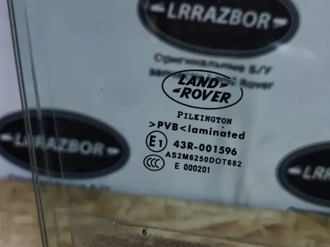 Стекло двери передней правой Range Rover L322