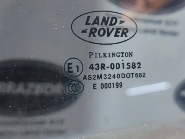 Стекло двери задней левой Range Rover L322 02-12