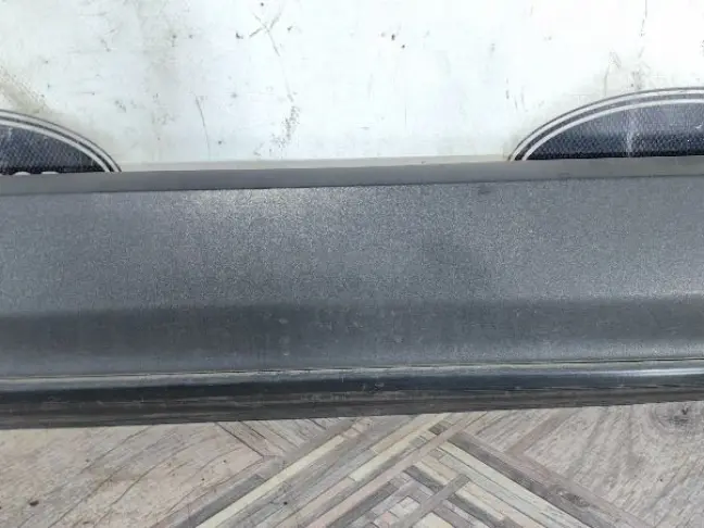 Молдинг передней левой двери DISCOVERY 3 L319