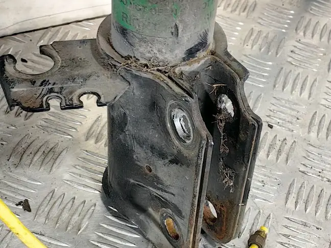 Стойка в сборе правая передняя Range Rover 3 L322