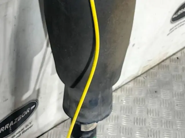 Стойка в сборе правая передняя Range Rover 3 L322