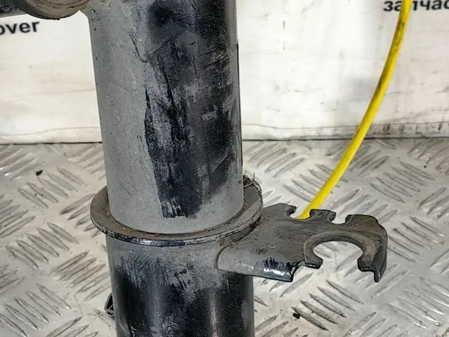 Стойка в сборе правая передняя Range Rover 3 L322