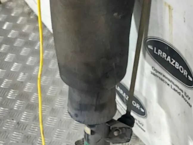 Стойка в сборе правая передняя Range Rover 3 L322