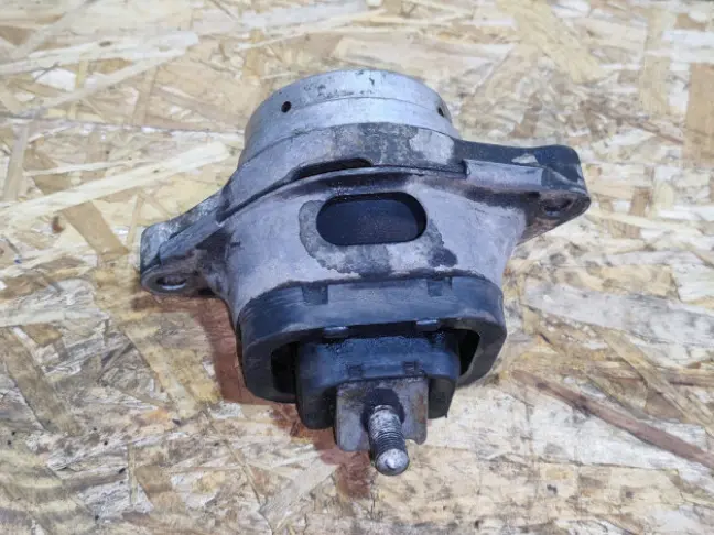 Подушка ДВС правая Range Rover L322 3.6