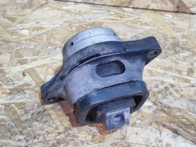 Подушка ДВС левая Range Rover L322 3.6