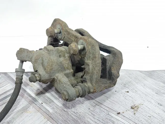 Суппорт задний правый Range Rover L322 3.6 4.2