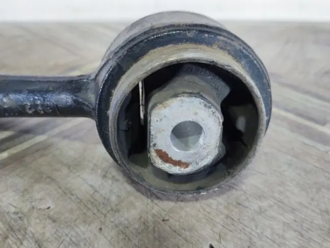 Рычаг передний нижний левый Range Rover L322