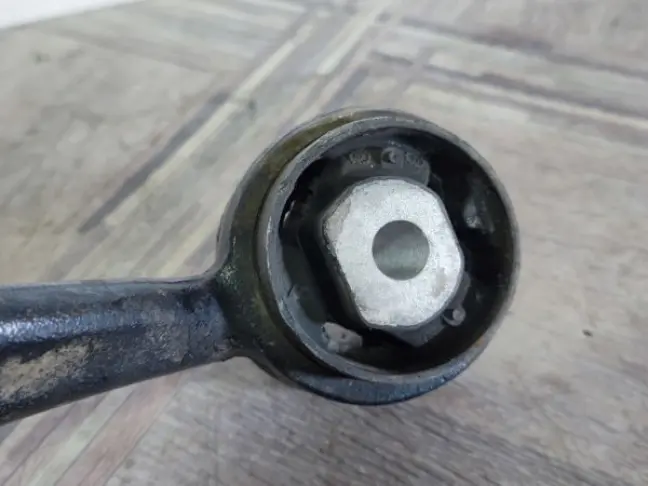 Рычаг передний нижний левый Range Rover L322