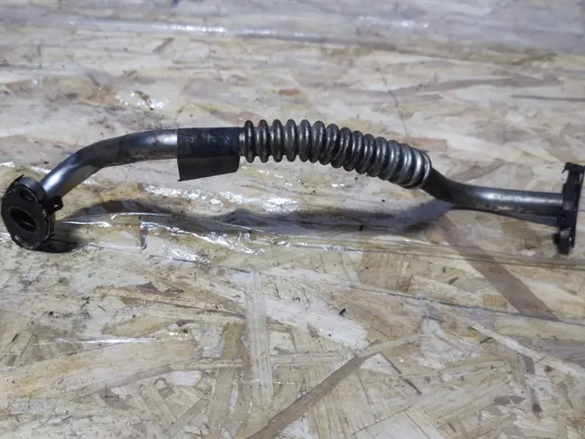 Трубка слива масла левая Range Rover 3 L322 3.6