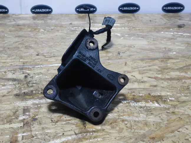 Кронштейн двигателя правый Range Rover 3 L322 3.6