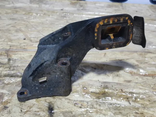 Кронштейн двигателя левый Range Rover 3 L322 3.6