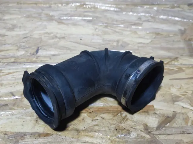 Патрубок воздушного фильтра Range Rover 3 L322 3.6