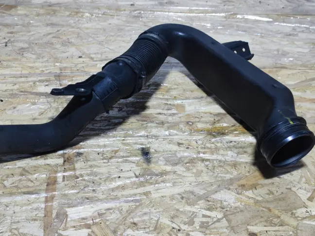 Патрубок воздушный левый Range Rover 3 L322 3.6