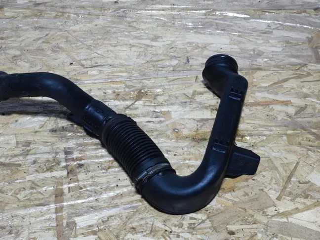 Патрубок воздушный левый Range Rover 3 L322 3.6