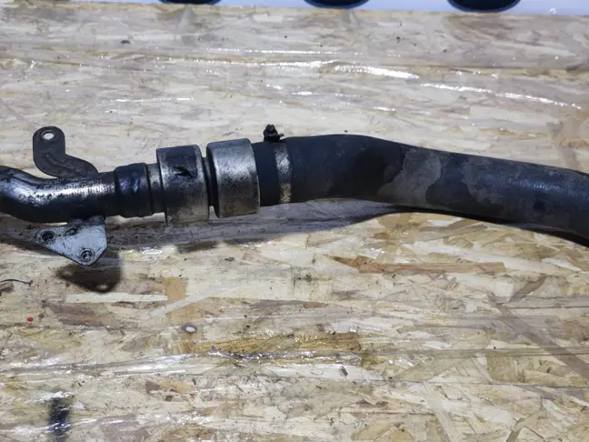 Патрубок турбины левый Range Rover 3 L322 3.6