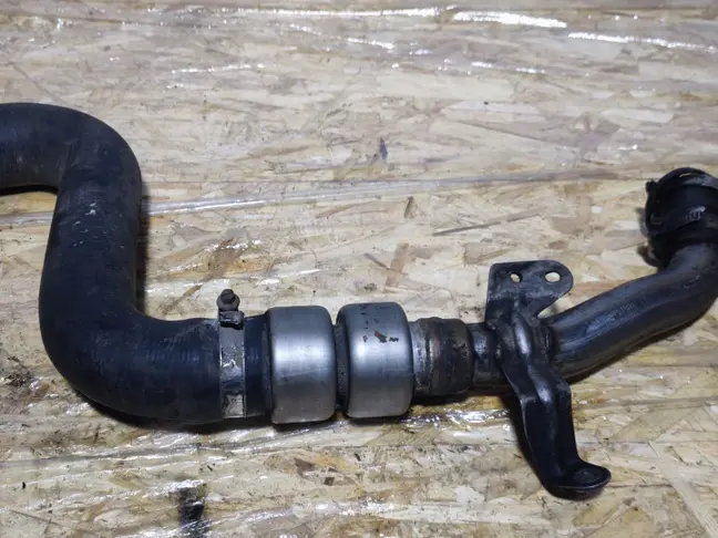 Патрубок турбины правый Range Rover 3 L322 3.6