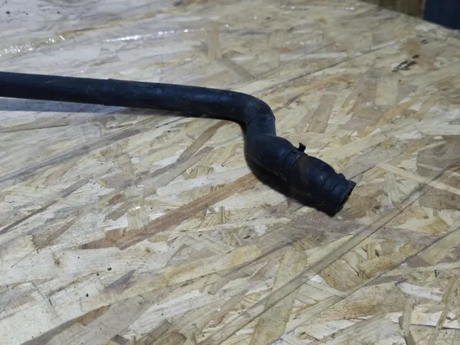 Патрубок охлаждения Range Rover 3 L322 3.6