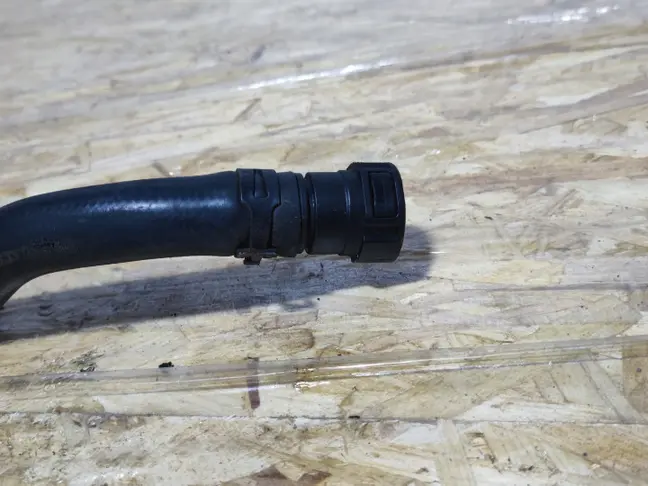 Патрубок охлаждения Range Rover 3 L322 3.6