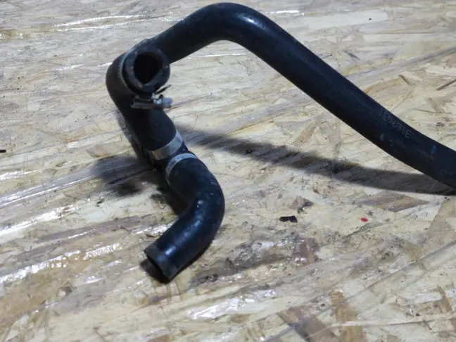 Патрубок охлаждения Range Rover 3 L322 3.6