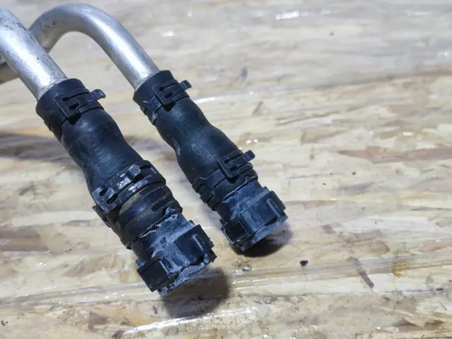 Патрубок охлаждения Range Rover 3 L322 3.6