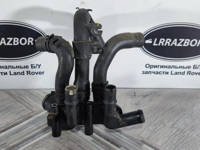 Тройник системы охлаждения Range Rover 3.6