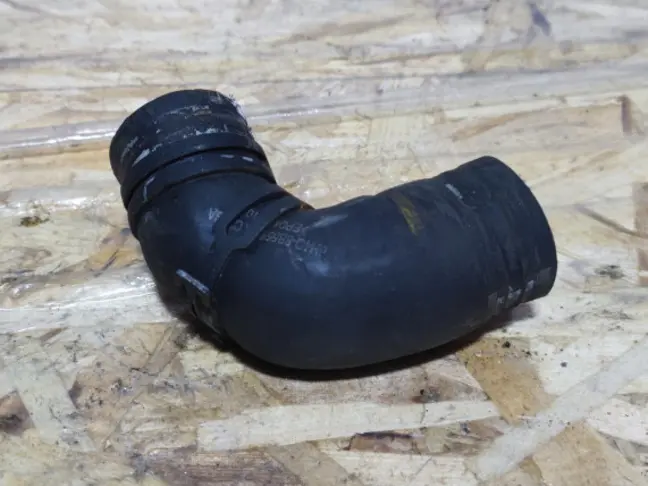 Патрубок охлаждения Range Rover L322 L320 3.6