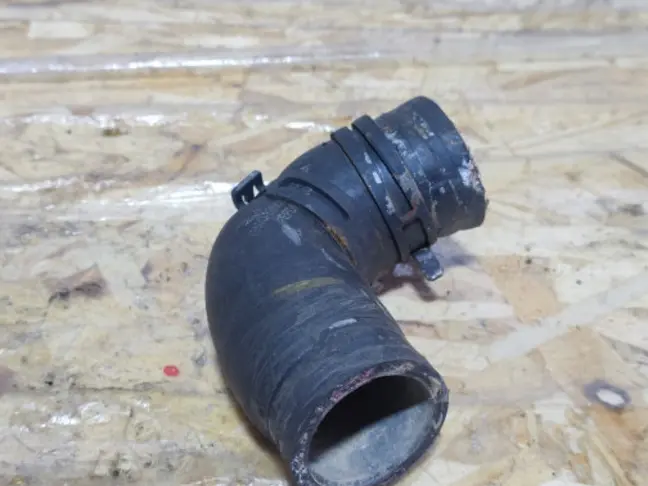 Патрубок охлаждения Range Rover L322 L320 3.6